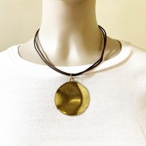 Vintage 90’s hammered gold circle pendant necklace